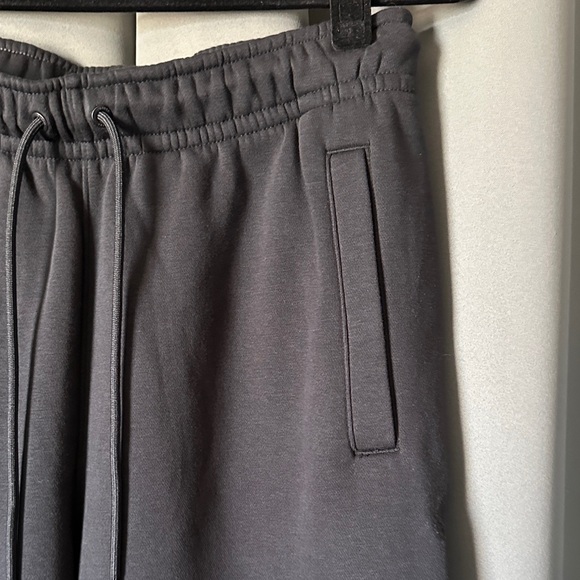 Jordan Black Hoodie with Matching  Sweatpants Gold Logo - Picture 11 of 11